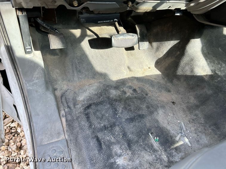 image for item NQ9849 2005 Ford F450 Super Duty XL  bucket truck