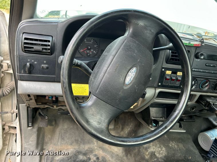 image for item NQ9849 2005 Ford F450 Super Duty XL  bucket truck