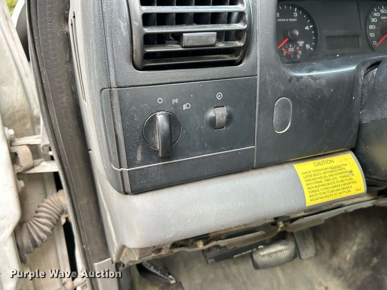 image for item NQ9849 2005 Ford F450 Super Duty XL  bucket truck