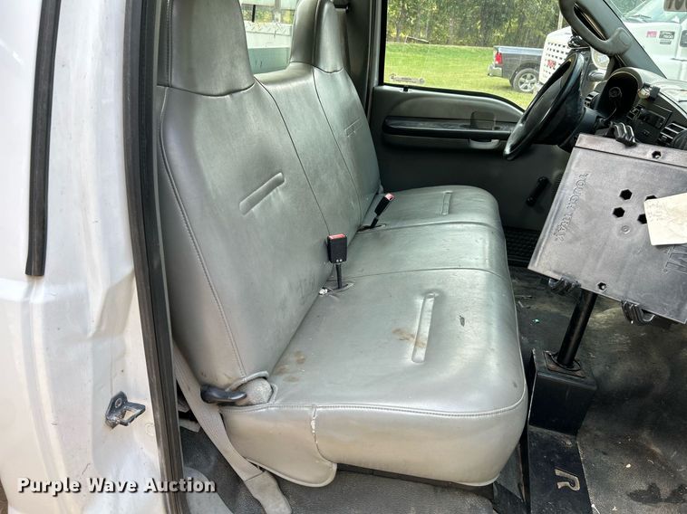 image for item NQ9849 2005 Ford F450 Super Duty XL  bucket truck