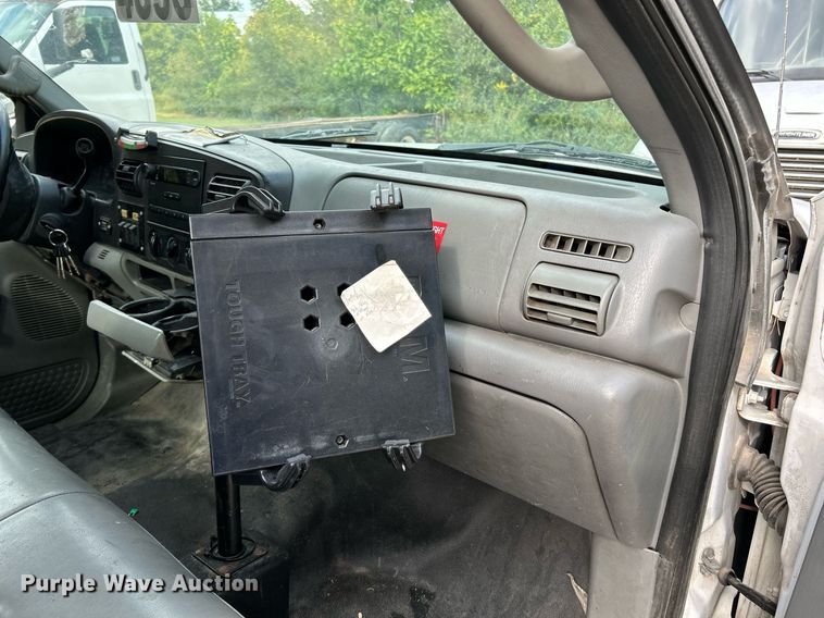 image for item NQ9849 2005 Ford F450 Super Duty XL  bucket truck