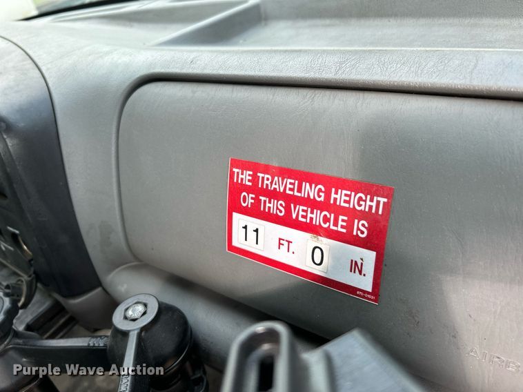 image for item NQ9849 2005 Ford F450 Super Duty XL  bucket truck