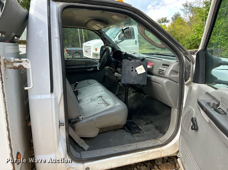 image for item NQ9849 2005 Ford F450 Super Duty XL  bucket truck