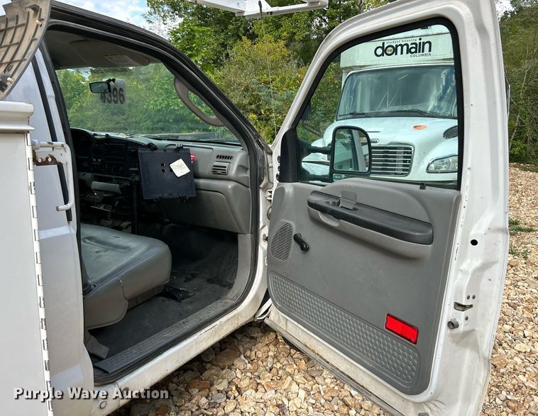 image for item NQ9849 2005 Ford F450 Super Duty XL  bucket truck