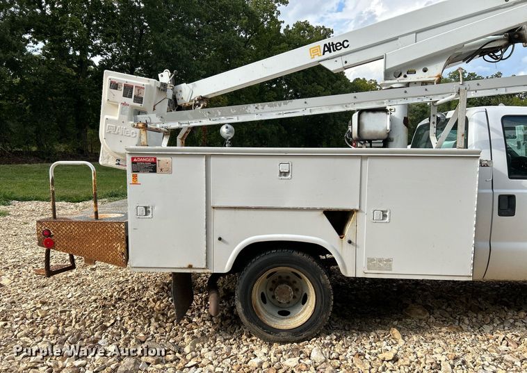 image for item NQ9849 2005 Ford F450 Super Duty XL  bucket truck