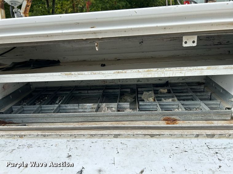 image for item NQ9849 2005 Ford F450 Super Duty XL  bucket truck