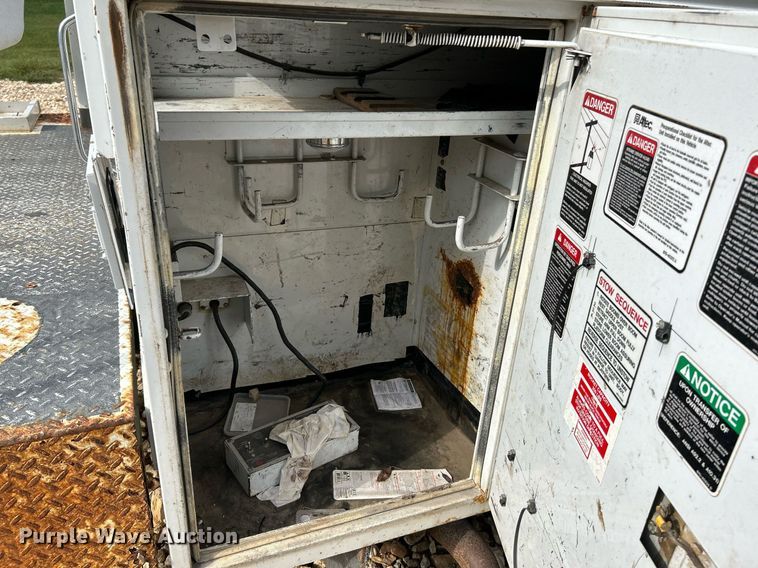 image for item NQ9849 2005 Ford F450 Super Duty XL  bucket truck