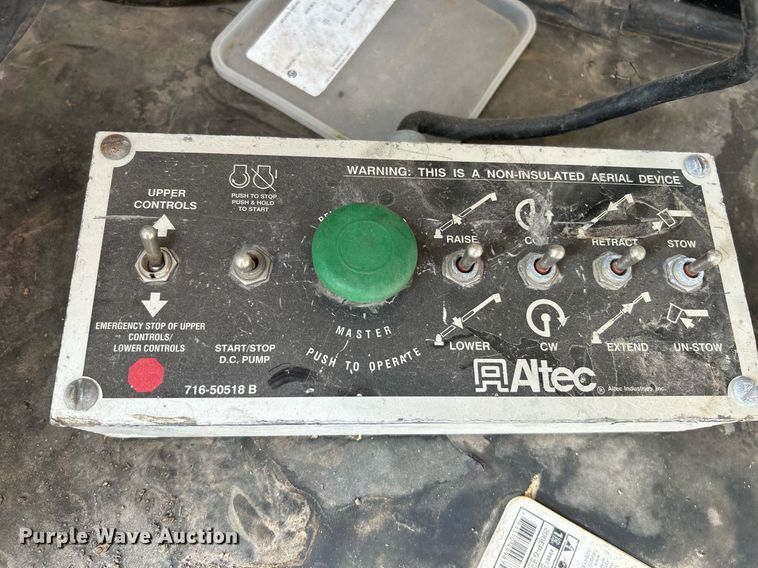 image for item NQ9849 2005 Ford F450 Super Duty XL  bucket truck