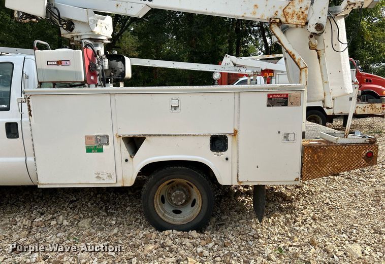 image for item NQ9849 2005 Ford F450 Super Duty XL  bucket truck