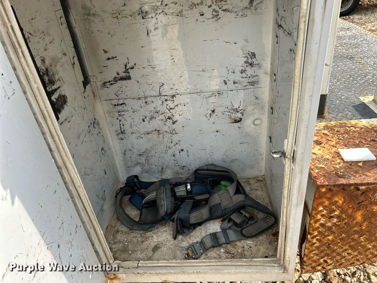 image for item NQ9849 2005 Ford F450 Super Duty XL  bucket truck