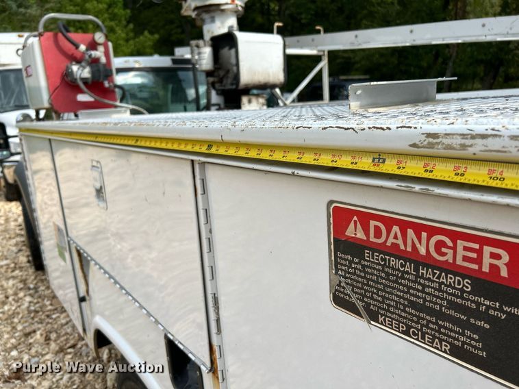 image for item NQ9849 2005 Ford F450 Super Duty XL  bucket truck