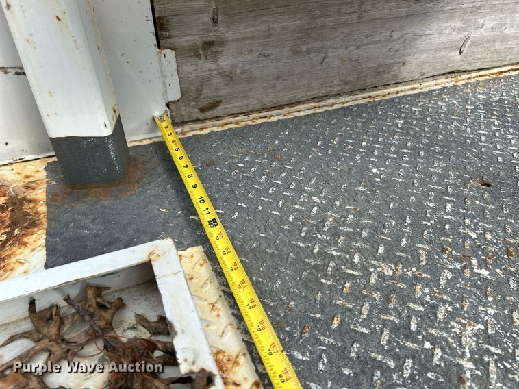 image for item NQ9849 2005 Ford F450 Super Duty XL  bucket truck