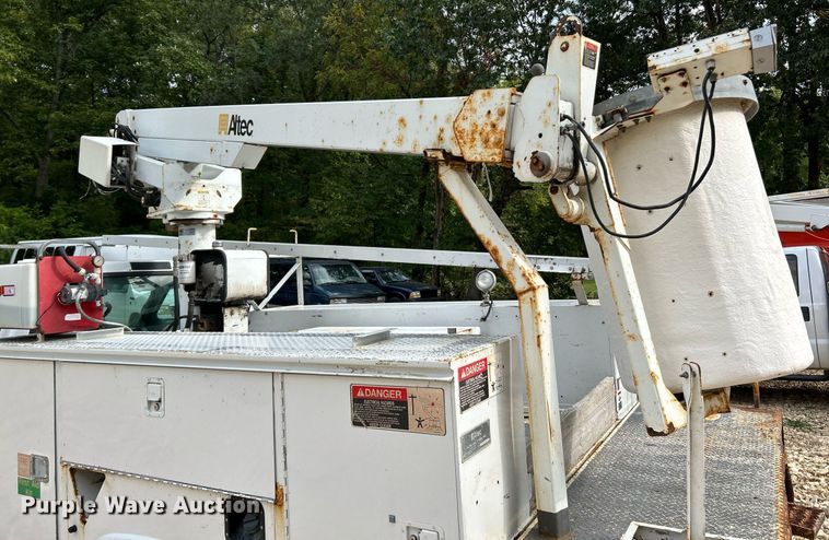 image for item NQ9849 2005 Ford F450 Super Duty XL  bucket truck