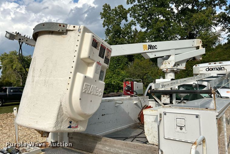 image for item NQ9849 2005 Ford F450 Super Duty XL  bucket truck