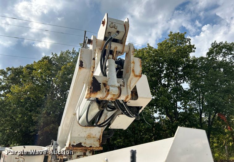 image for item NQ9849 2005 Ford F450 Super Duty XL  bucket truck