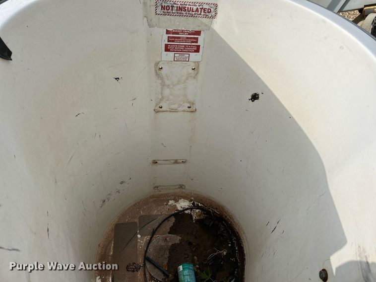 image for item NQ9849 2005 Ford F450 Super Duty XL  bucket truck