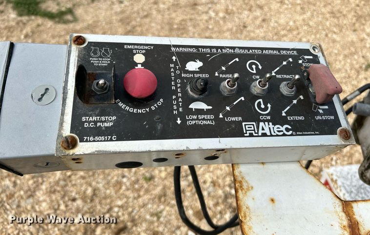 image for item NQ9849 2005 Ford F450 Super Duty XL  bucket truck