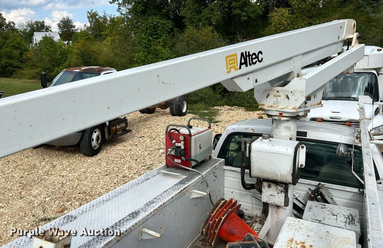 image for item NQ9849 2005 Ford F450 Super Duty XL  bucket truck