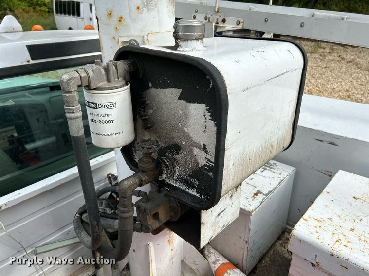 image for item NQ9849 2005 Ford F450 Super Duty XL  bucket truck