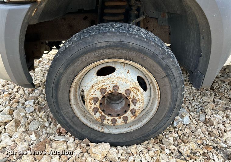 image for item NQ9849 2005 Ford F450 Super Duty XL  bucket truck