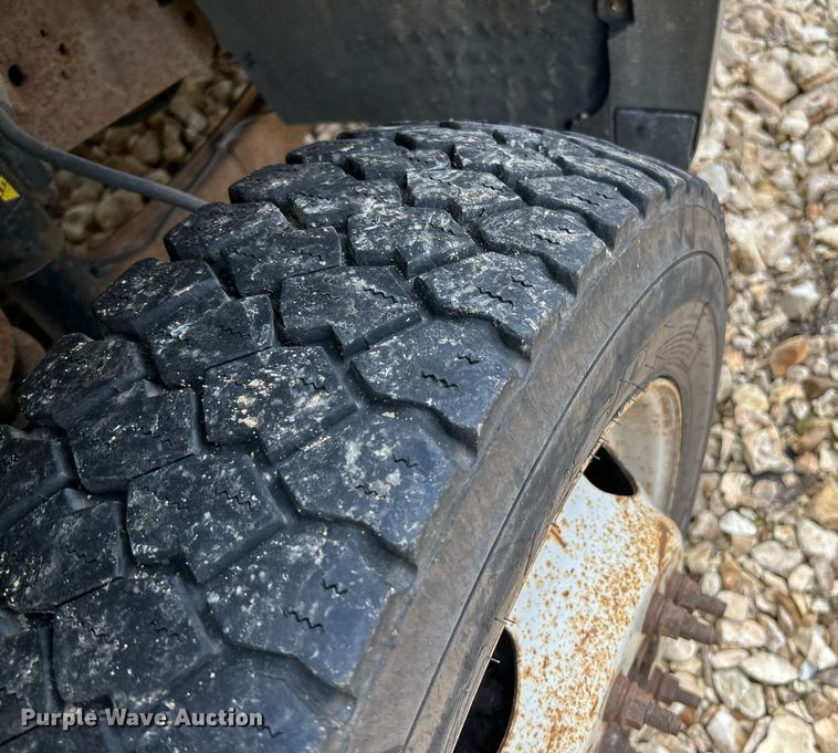 image for item NQ9849 2005 Ford F450 Super Duty XL  bucket truck