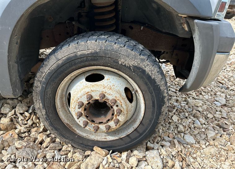 image for item NQ9849 2005 Ford F450 Super Duty XL  bucket truck