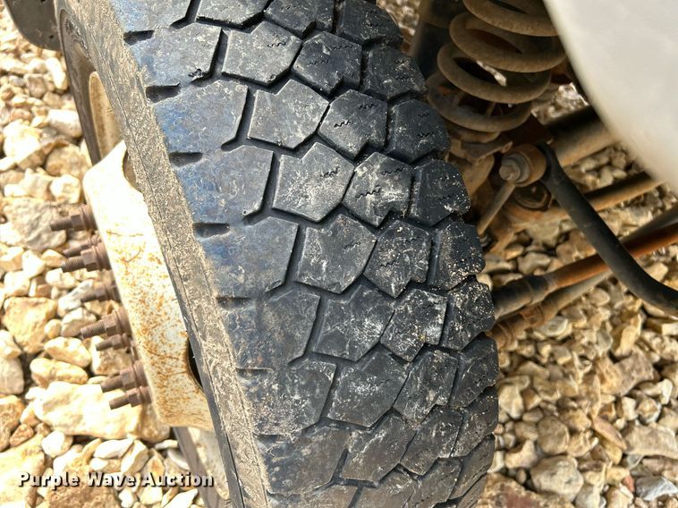 image for item NQ9849 2005 Ford F450 Super Duty XL  bucket truck