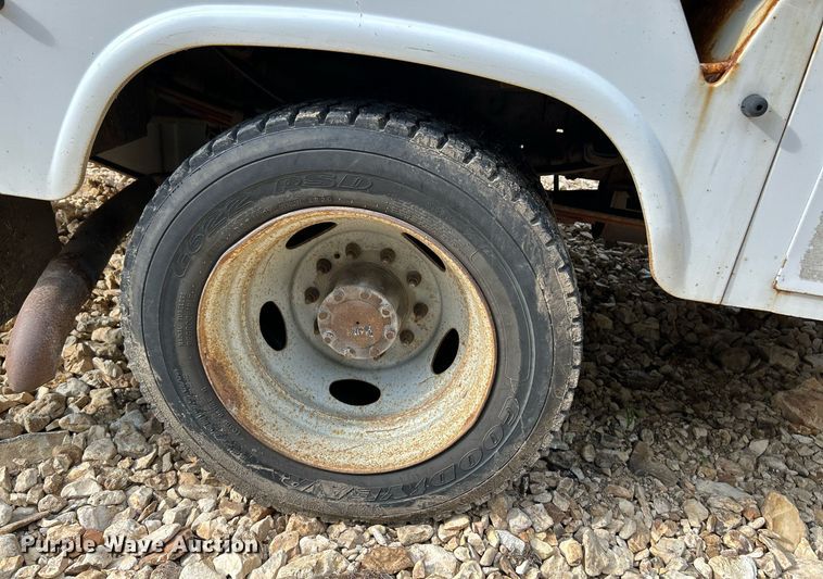 image for item NQ9849 2005 Ford F450 Super Duty XL  bucket truck