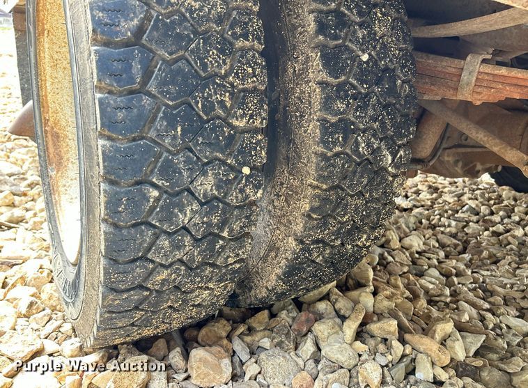 image for item NQ9849 2005 Ford F450 Super Duty XL  bucket truck