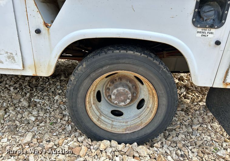 image for item NQ9849 2005 Ford F450 Super Duty XL  bucket truck