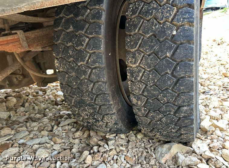 image for item NQ9849 2005 Ford F450 Super Duty XL  bucket truck