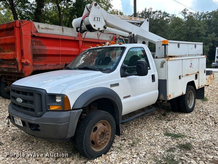 image for item NQ9850 2005 Ford F450 Super Duty XL  bucket truck