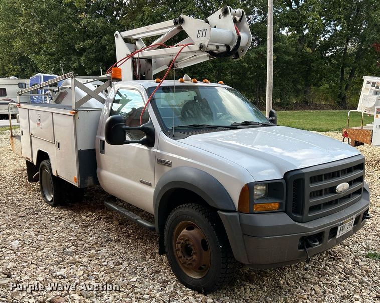 image for item NQ9850 2005 Ford F450 Super Duty XL  bucket truck