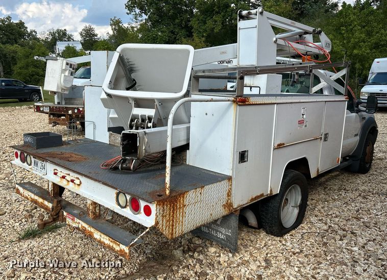 image for item NQ9850 2005 Ford F450 Super Duty XL  bucket truck