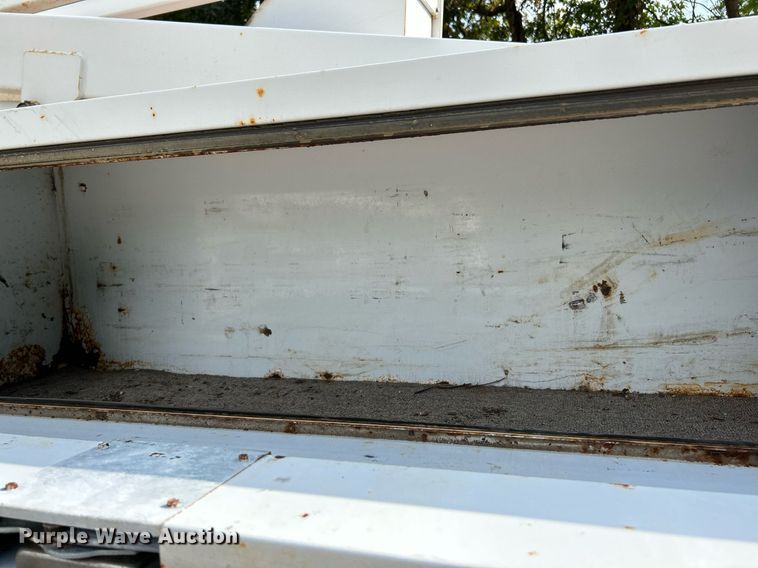 image for item NQ9850 2005 Ford F450 Super Duty XL  bucket truck