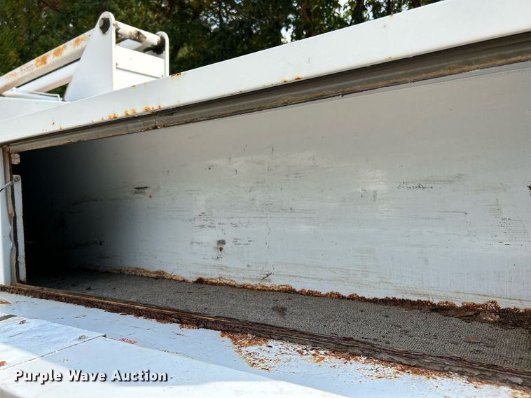 image for item NQ9850 2005 Ford F450 Super Duty XL  bucket truck