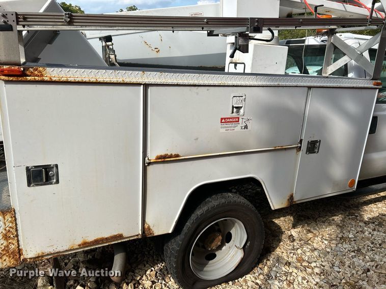image for item NQ9850 2005 Ford F450 Super Duty XL  bucket truck