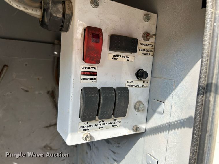 image for item NQ9850 2005 Ford F450 Super Duty XL  bucket truck