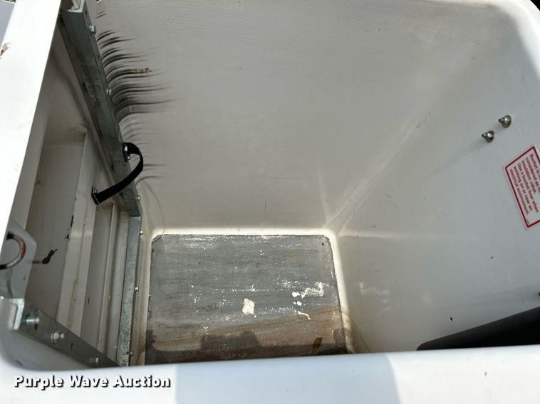 image for item NQ9850 2005 Ford F450 Super Duty XL  bucket truck