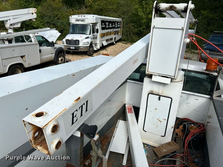 image for item NQ9850 2005 Ford F450 Super Duty XL  bucket truck