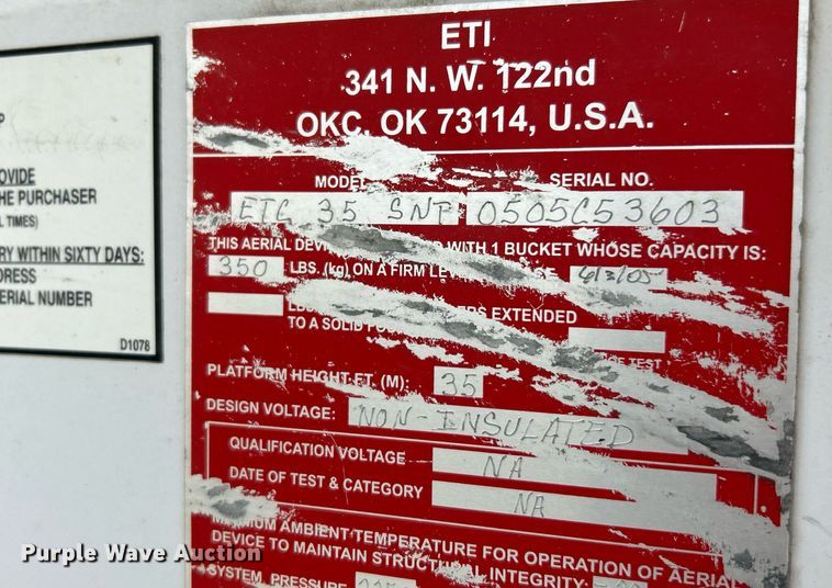 image for item NQ9850 2005 Ford F450 Super Duty XL  bucket truck