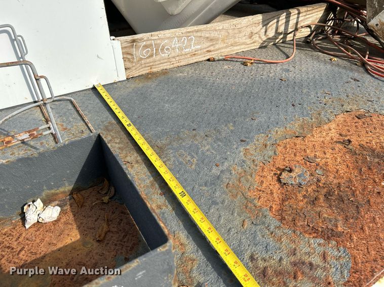 image for item NQ9850 2005 Ford F450 Super Duty XL  bucket truck