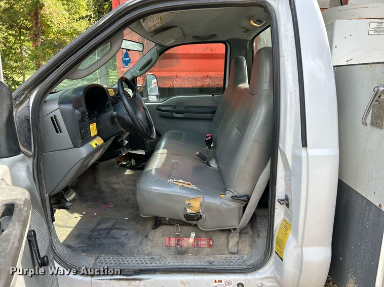 image for item NQ9850 2005 Ford F450 Super Duty XL  bucket truck