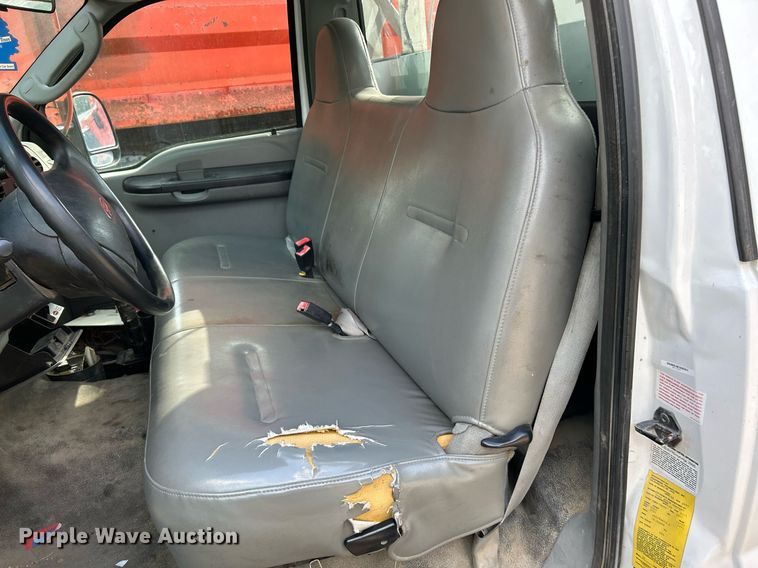 image for item NQ9850 2005 Ford F450 Super Duty XL  bucket truck