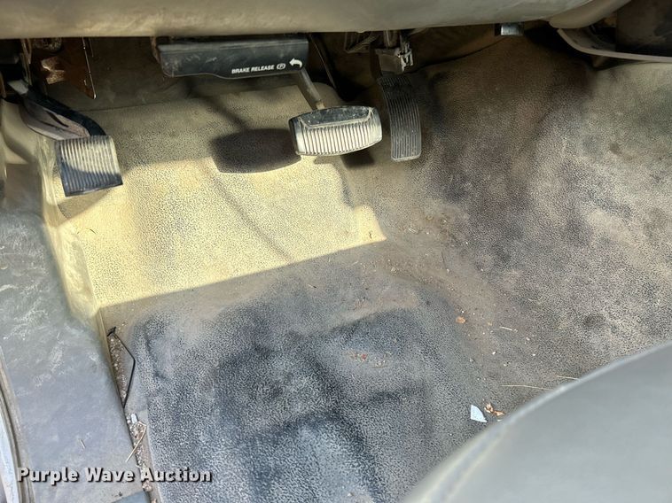 image for item NQ9850 2005 Ford F450 Super Duty XL  bucket truck