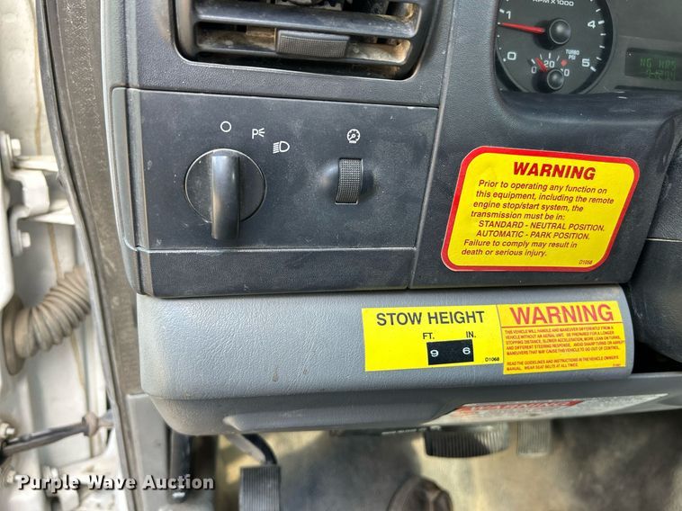 image for item NQ9850 2005 Ford F450 Super Duty XL  bucket truck