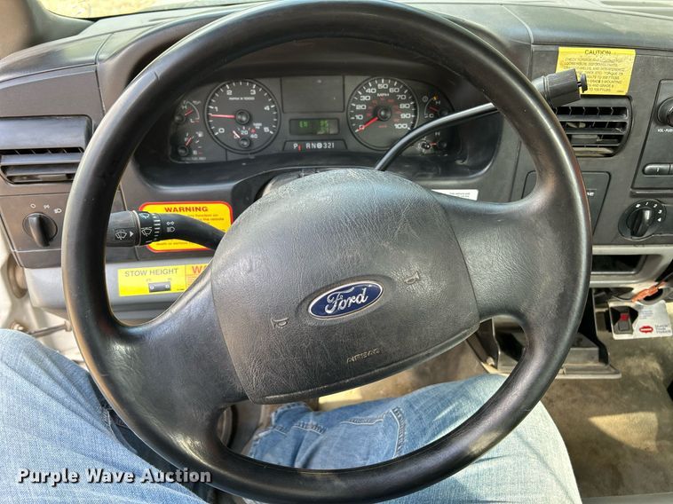 image for item NQ9850 2005 Ford F450 Super Duty XL  bucket truck