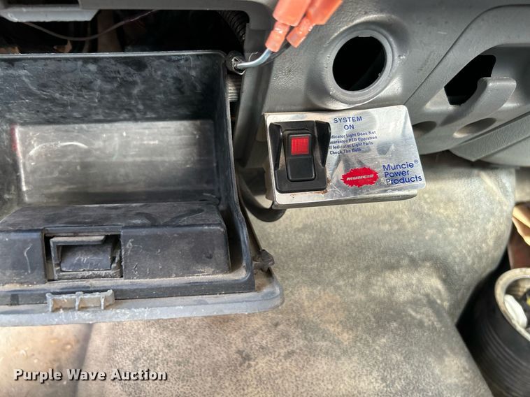 image for item NQ9850 2005 Ford F450 Super Duty XL  bucket truck