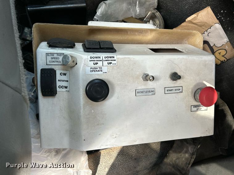 image for item NQ9850 2005 Ford F450 Super Duty XL  bucket truck