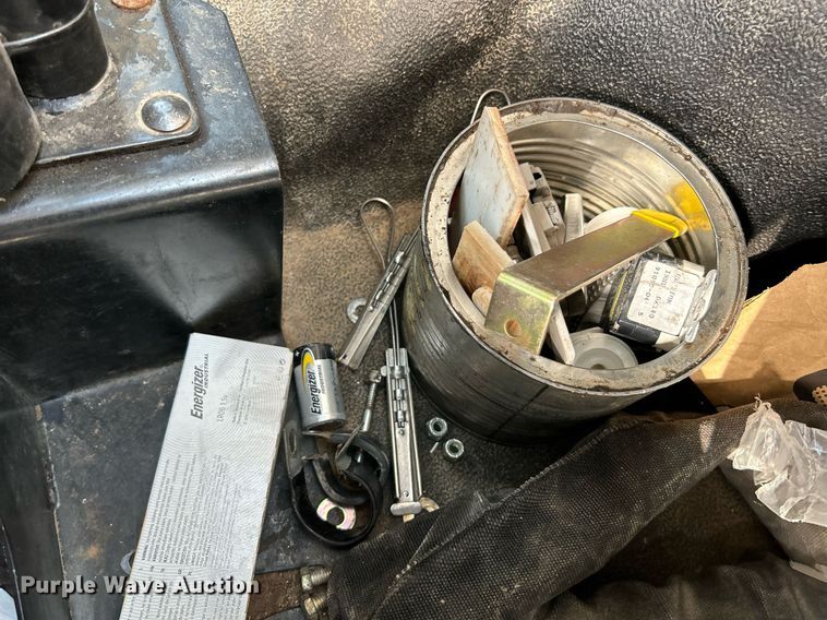 image for item NQ9850 2005 Ford F450 Super Duty XL  bucket truck